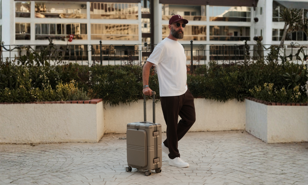 Hybrid Pro Carry-on Suitcase - Front pocket