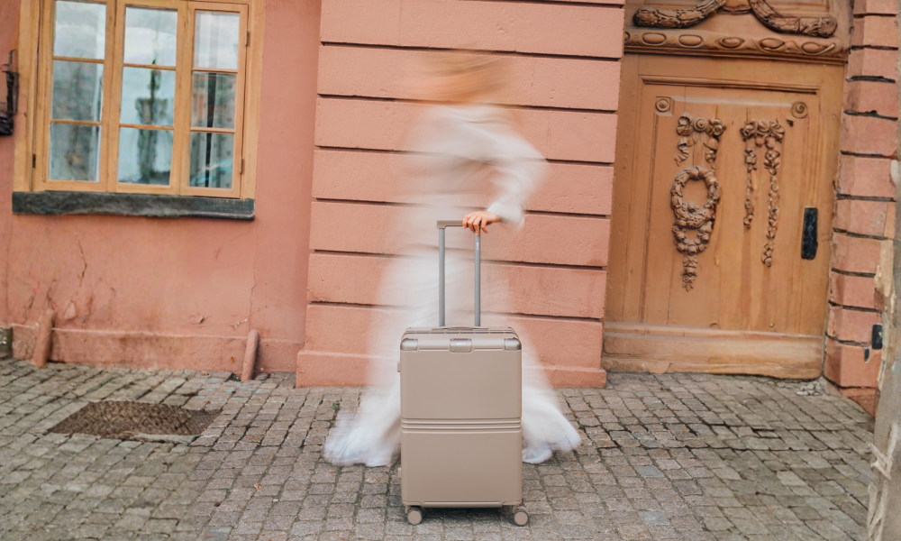 Hybrid pro check-in suitcase medium